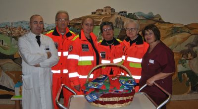 La Pubblica Assistenza di Castelnuovo Berardenga porta le calze della Befana in Pediatria