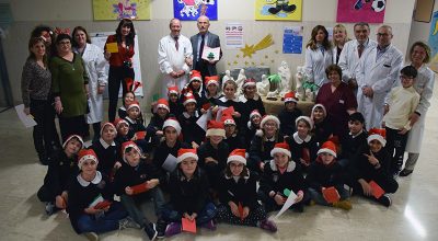 Scuola primaria “Gianni Rodari” di Arbia dona presepe in gesso alla Scuola ospedaliera del Dipartimento Materno-Infantile