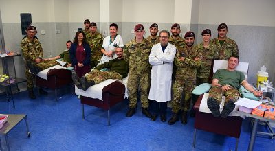 Il 186° Reggimento Paracadutisti Folgore di Siena celebra il Natale con una donazione di sangue al Centro emotrasfusionale dell’Azienda ospedaliero-universitaria Senese