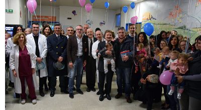 Natale alle Scotte, l’Azienda ospedaliero-universitaria Senese abbraccia le famiglie e i bambini nati a Siena nel 2018