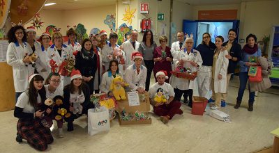 Dipartimento della Donna e dei Bambini: festa di Natale dell’AVO e doni offerti dalla scuola primaria Federigo Tozzi per i piccoli pazienti