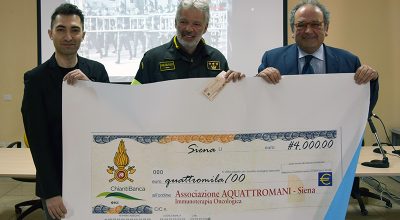 Vigili del Fuoco donano 4mila euro all’associazione Aquattromani per l’acquisto di attrezzature multimediali all’interno del CIO di Siena