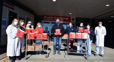 Siena AIL consegna oltre 120 stelle di Natale di cioccolato ai professionisti dell’Aou Senese