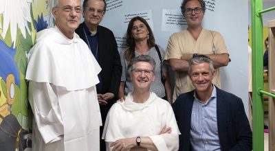 Visita del Cardinale Augusto Paolo Lojudice all’Aou Senese: benedizione per la biblioteca del Dipartimento della Donna e dei Bambini e visita ai bambini ricoverati