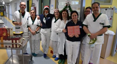 Natale alle Scotte, tradizionale tombola per i pazienti in Emodialisi con il personale del reparto