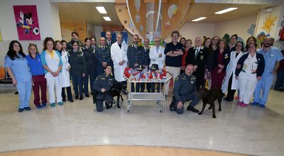 Sorrisi e allegria per i bambini dell’ospedale Santa Maria alle Scotte grazie alla Guardia di Finanza